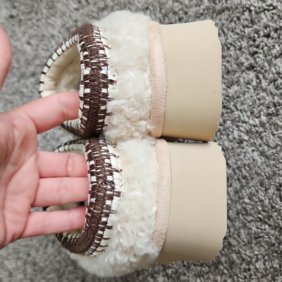 Steve Madden Cream Fuzzy Women's Slippers - Picture 9 of 10